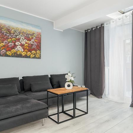 Stylowe I Eleganckie Studia Very Berry W Poznaniu By Noclegi Renters Exterior photo