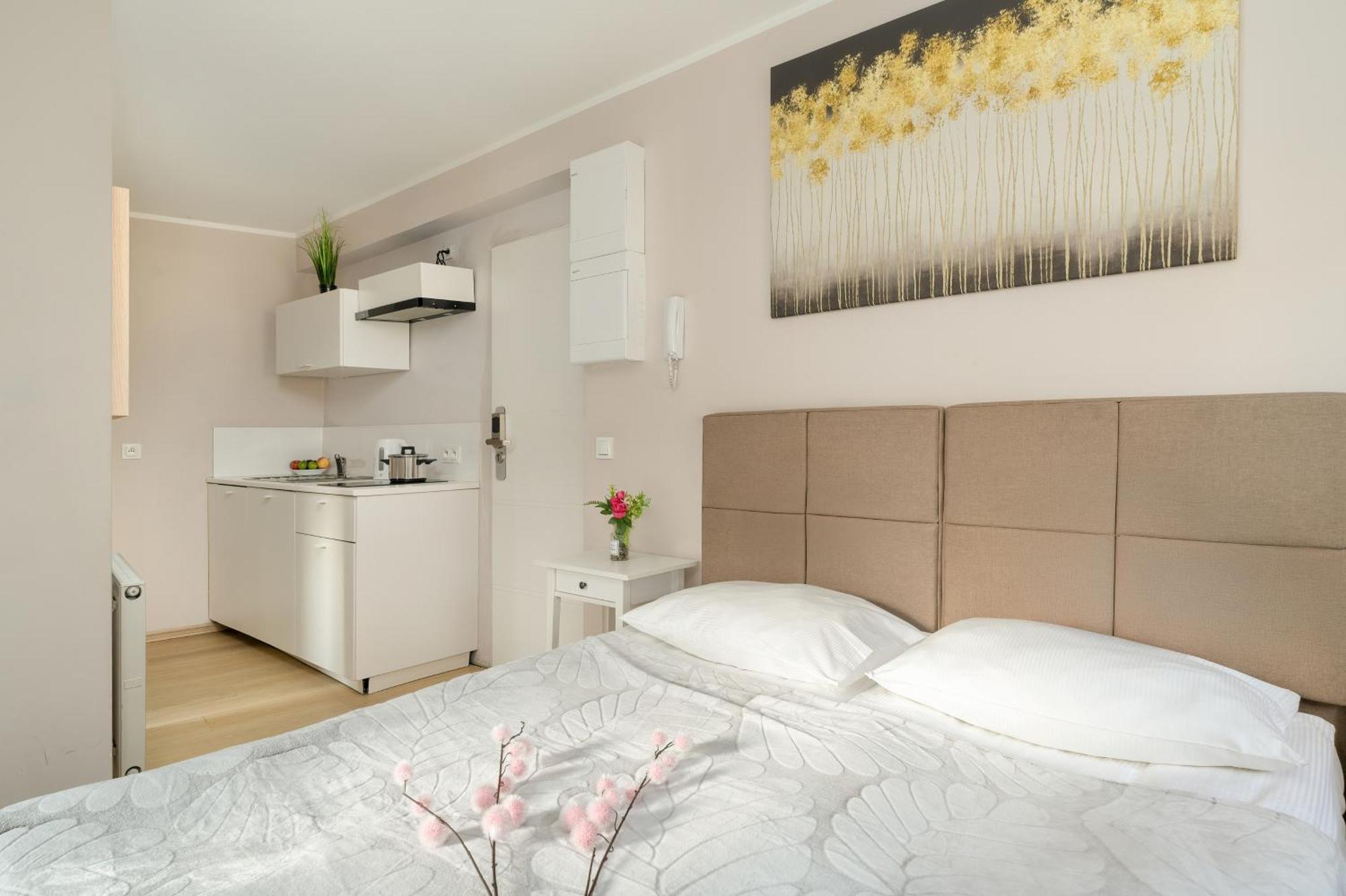 Stylowe I Eleganckie Studia Very Berry W Poznaniu By Noclegi Renters Exterior photo