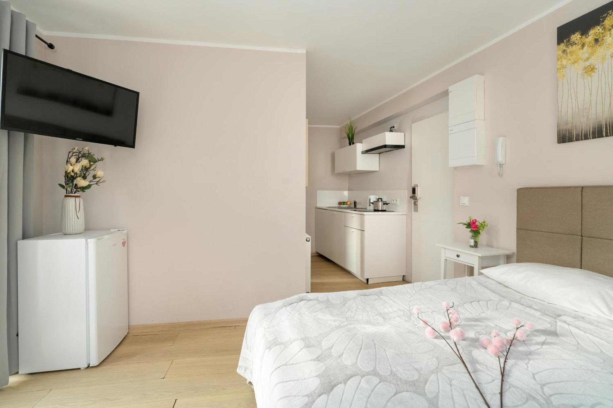 Stylowe I Eleganckie Studia Very Berry W Poznaniu By Noclegi Renters Exterior photo